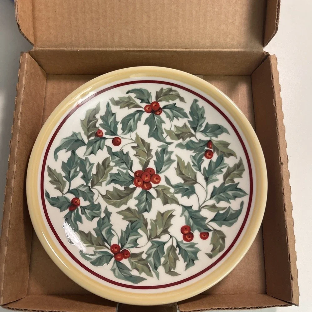 Longaberger Pottery American Holly 8